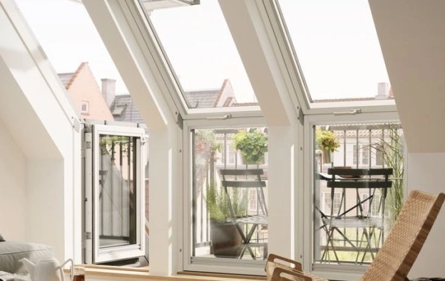 A nice bright side window that opens up